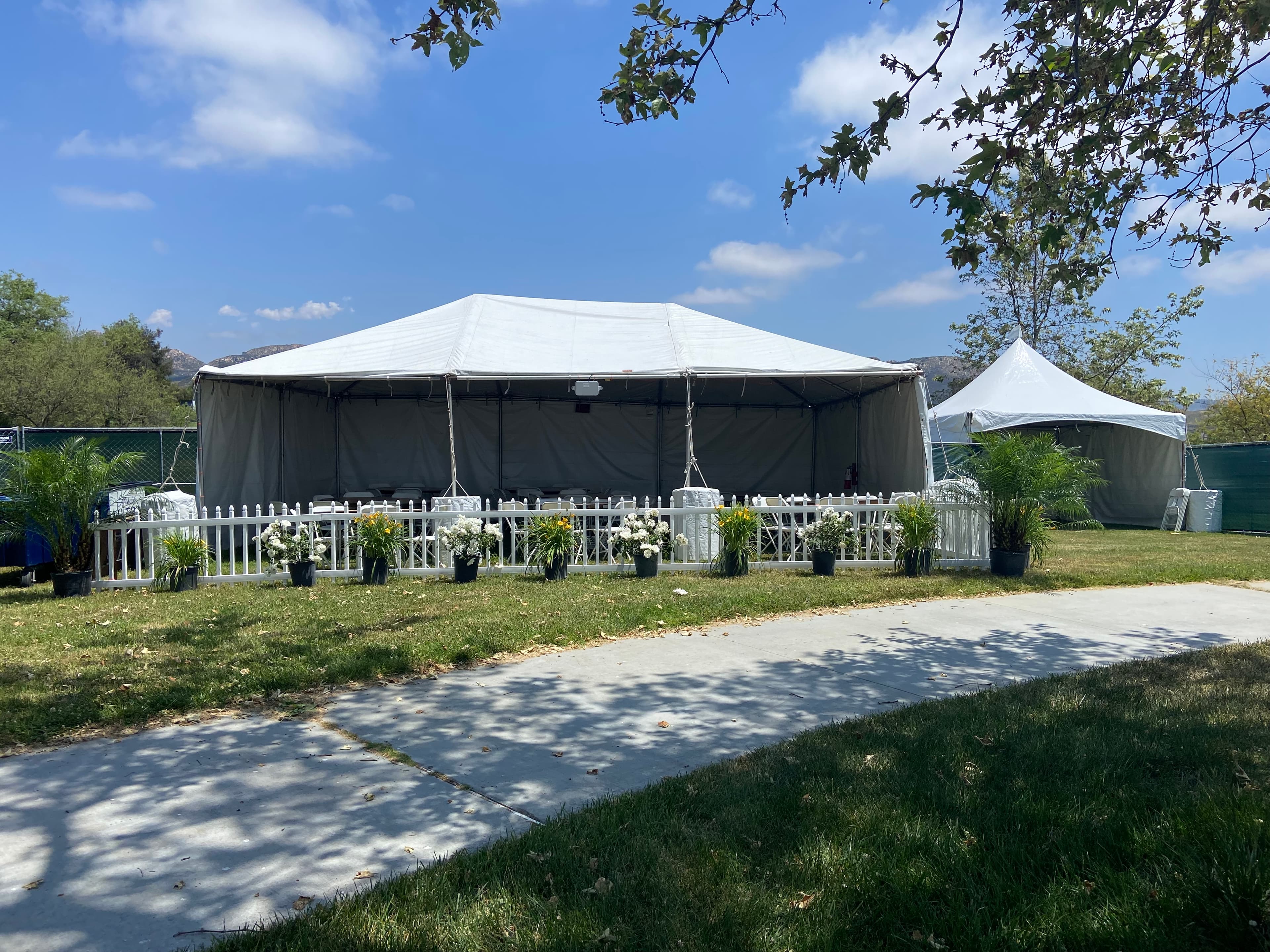 8′ White Picket Fencing
